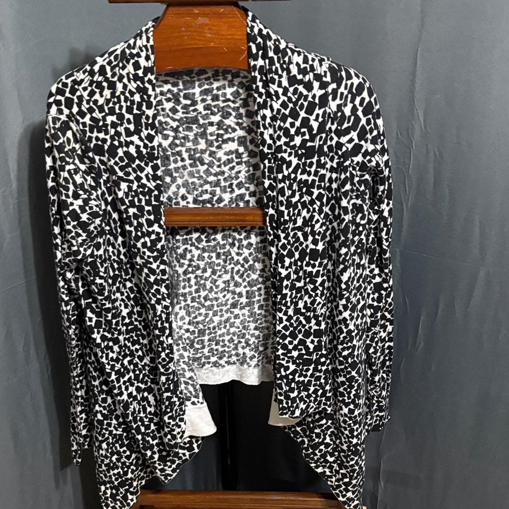 Daisy Fuentes | Black & White Patterned Cardigan Wrap - Size Large